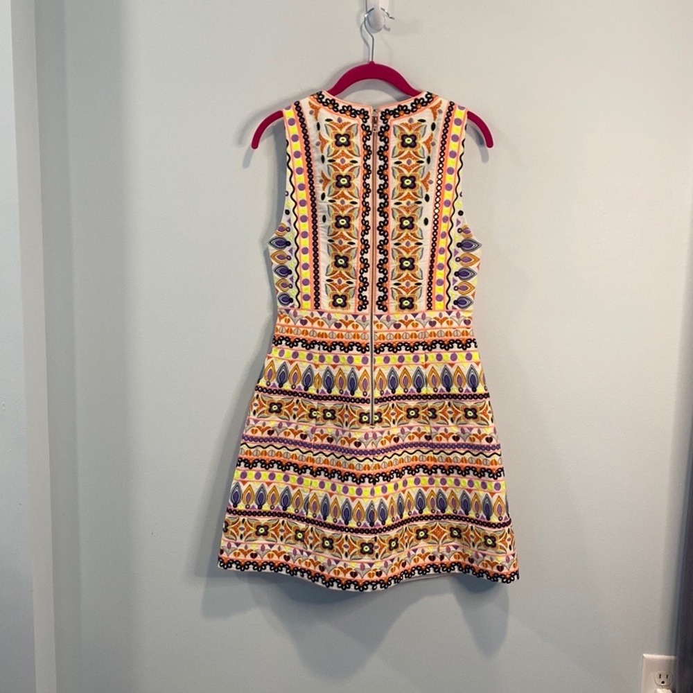 Alice + Olivia Patty Embroidered V-Neck Mini Dress 4 NWT - Picture 5 of 5